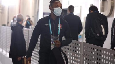 عاجل.. وصول حافلة الأهلي لملعب المدينة التعليمية