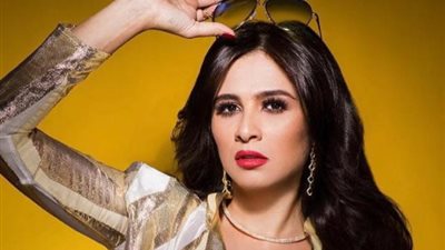 ياسمين عبد العزيز تشوق جمهورها لمسلسل ”اللي مالوش كبير”