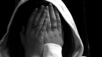 يصبح أحياناً عجز وضعف.. أمور هامة لا تعرفها عن الحياء والخجل