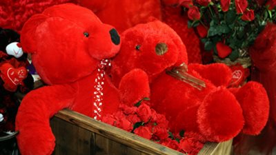 تعرف على حكم  الاحتفال بعيد الحب