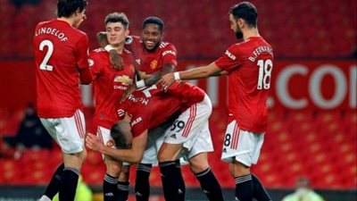 مانشستر يونايتد  يدفع بنجومه أمام بروميتش للاقتراب من قمة الدوري الإنجليزي