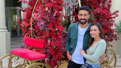 وسط الورود.. كارمن سليمان تغازل زوجها في عيد الحب