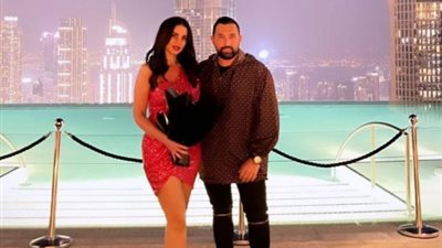 بفستان أحمر مثير لامع.. درة تحتفل بـ ”الفلانتين” مع زوجها بدبي (صور)