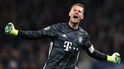 طلق زوجته ويبحث عن حبيب تشبهها.. ويمتلك سيارة متواضعة.. ولهذا السبب يرفض الإعلانات بالملابس الداخلية.. أسرار في حياة مانويل نوير عملاق البافاري