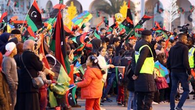 إصابة 15 شخصا بقذيفة هاون خلال الاحتفال بعيد الثورة الليبية