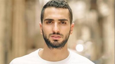 حاصل على إعدادية وسخر من طلاب إحدى الجامعات.. انتقادات لاذعة لـ محمد الشرنوبي على السوشيال ميديا