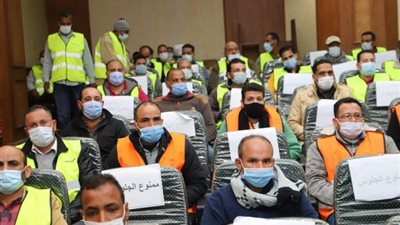 وزير القوى العاملة يسلم وثائق للتأمين ضد الحوادث لـ 31 ألف و 196 من العمالة غير المنتظمة.. اعرف التفاصيل