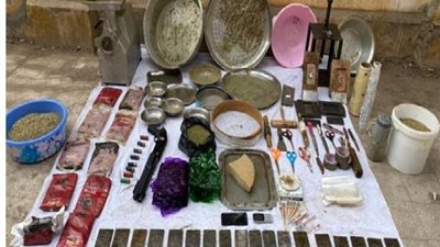 ضبط أحد العناصر الإجرامية لقيامه بتصنيع وتدوير المواد المخدرة بأسوان