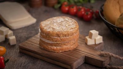 «زي المحلات».. أسهل طريقة لإعداد برجر بالجبنة جامبو