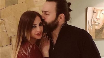 وفاء الكيلاني تحتفل بعيد ميلاد تيم حسن بقبلة رومانسية