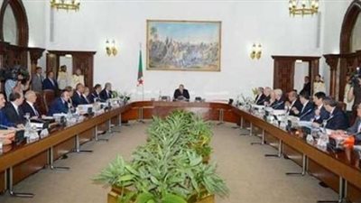 نبأ عاجل.. تغيير وزاري مرتقب «يطيح» بنصف وزراء الحكومة