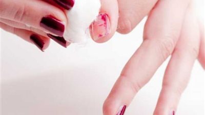 هل يجوز الوضوء مع وجود بقايا من طلاء الأظافر؟.. «البحوث الإسلامية» يُجيب