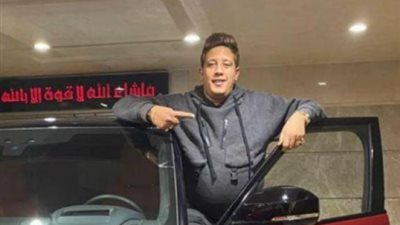 حمو بيكا يستفز جمهوره بسيارته الباهظة عبر ”فيس بوك”