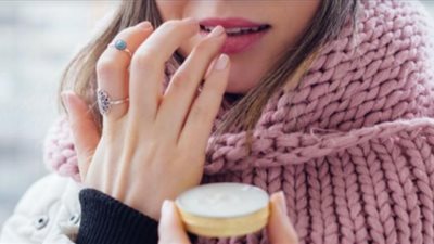 حيل سحرية للعناية بالشفاه في الطقس البارد