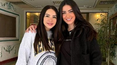 قمرين.. زوجة يوسف الشريف وميرنا نور الدين في كواليس تصوير ”كوفيد 25”