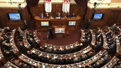 قرار عاجل من رئيس دولة عربية كبري بحل البرلمان