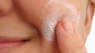 تعرفي على الماسك السحري للتخلص من الرؤوس البيضاء