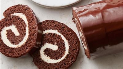 «زي المحلات».. أسهل طريقة لتحضير سويسرول في المنزل