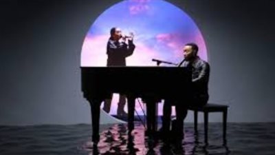 لأول مرة.. فوزية وجون ليجند يغنيان معًا على المسرح