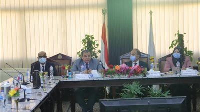 خلال اجتماعها الدوري.. ماذا قال وزير القوى العاملة عن جامعة الزقازيق؟