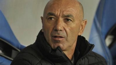 باتشيكو يلقي المحاضرة الأخيرة للاعبي الزمالك قبل مواجهة تونجيث السنغالي