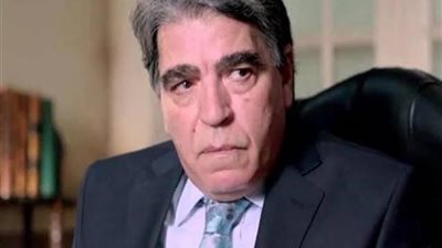 تزوج 4 مرات وانفصل عن عبلة كامل بسبب كلمة ”جوز الست”.. حريق أعاده من الإلحاد وسبب اعتزاله الفن.. حكايات محمود الجندي