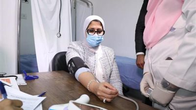 الحكومة تعلن موعد بدء تلقي لقاح فيروس كورونا