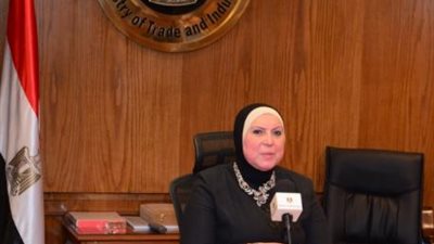 نيفين جامع: ”حياة كريمة” تمثل فرصة متميزة للصناعة الوطنية لاستغلال طاقاتها الإنتاجية