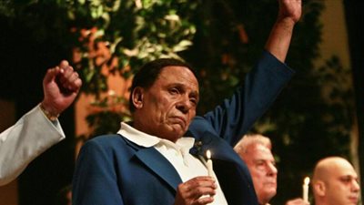 عادل إمام رفض إيقاف ”بودي جارد” ليلة وفاة مصطفى متولي وعلق :المسرح لا يعوقه إلا القبر