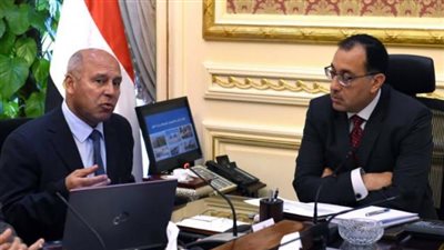 مدبولي والوزير يناقشان الخطة الاستثمارية لوزارة النقل