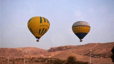 انطلاق رحلات البالون الطائر في سماء الأقصر