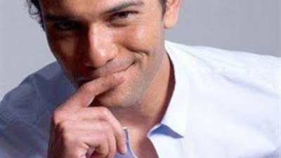 آسر ياسين : أستخبيت في فرن البوتاجاز وأنا صغير.. ومش لازم الجواز يكون علشان الخلفة