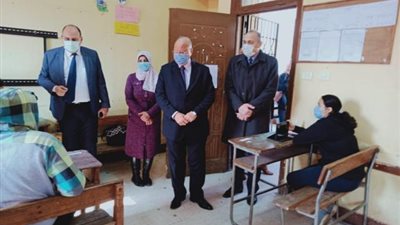 محافظ القاهرة يتفقد امتحانات الترم الاول للصفين الأول والثاني الثانوي