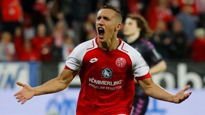 كيمب يرحب بتمديد عقده مع شتوتجارت