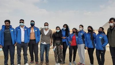 جولة سياحية بالأهرامات لبعثتي التشيك والهند على هامش  كأس العالم للرماية