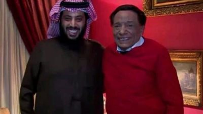 بعد الهجوم عليه.. تركي آل الشيخ يدافع عن عادل إمام: زرع البسمة في الوطن العربي