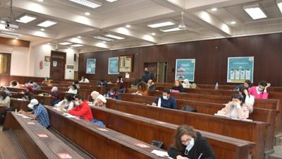 بالصور .. غرفة عمليات جامعة القاهرة ترصد سير الامتحانات بالكليات لحظة بلحظة