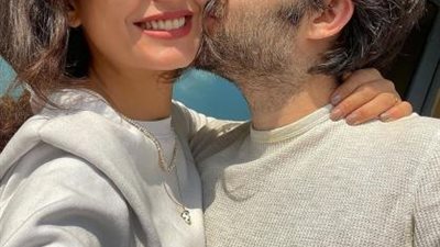 شاهد.. قبلة رومانسية من شريف رمزي  لزوجته تشعل السوشيال ميديا