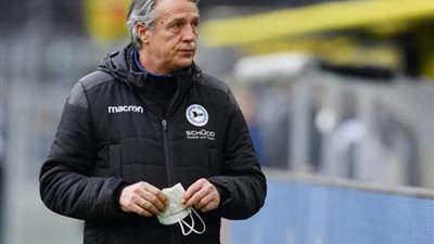 نيوهاوس يرحل عن تدريب أرمينيا بيليفيلد