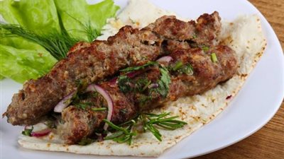 «زي المطاعم».. كيفية إعداد الكفتة المشوية في الفرن