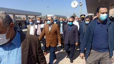 لاستكمال أعمال تطويره .. تفاصيل جولة وزير النقل بميناء العين السخنة
