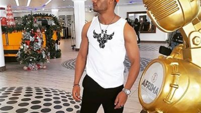 محمد رمضان يداعب مضيفة طائرته الخاصة: الست الحنينة رزق (فيديو)