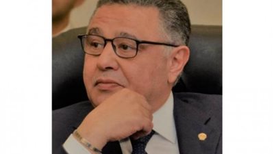 محافظ البحر الأحمر : القوات البحرية تواصل محاولة إنقاذ مركب صيد