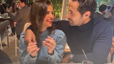 بالصور.. كريم فهمي بإطلالة رومانسية برفقة زوجته عبر ”انستجرام”