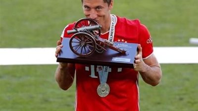 صراع الأقوياء.. أرقام نارية لـ ليفاندوفسكي وهالاند قبل كلاسيكو ألمانيا