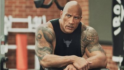 فيديو طريف يجمع «ذا روك» وابنته