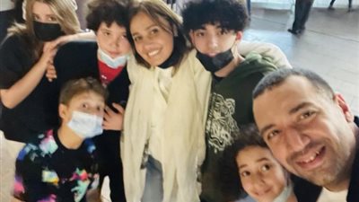 أول صورة تجمع معز مسعود وحلا شيحة وأولادها بعد الزواج