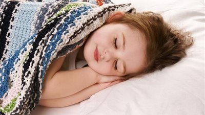 5 أطعمة تجعل طفلك ينام أفضل