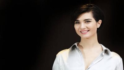 «من غير فوتوشوب».. توبا بويوكستون تصدم جمهورها بشكل أسنانها