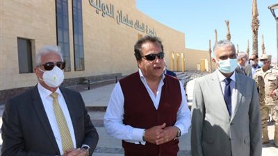 بالصور .. وزير التعليم العالي يتفقد جامعة الملك سلمان الدولية بالطور